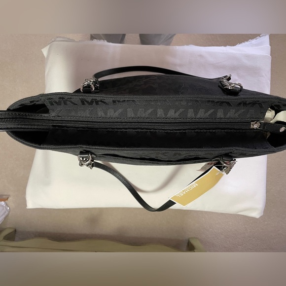 NWT MICHAEL MICHAEL KORS JET SET EW CHAIN TOTE BLK/BLK/BLK - Picture 5 of 9